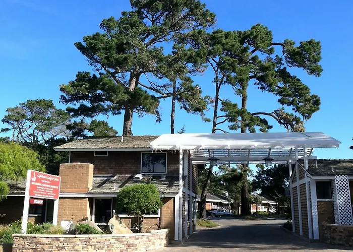 Lighthouse Lodge & Cottages