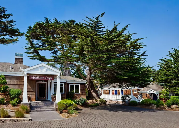 Lighthouse Lodge & Cottages